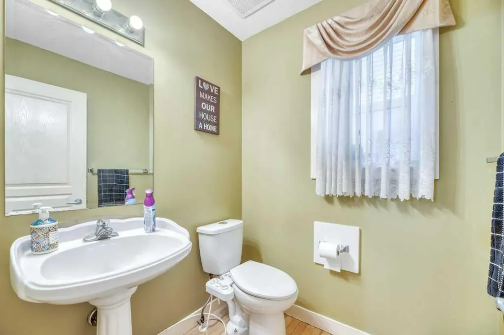 113 Cove Hill Chestermere AB T3A 6B5