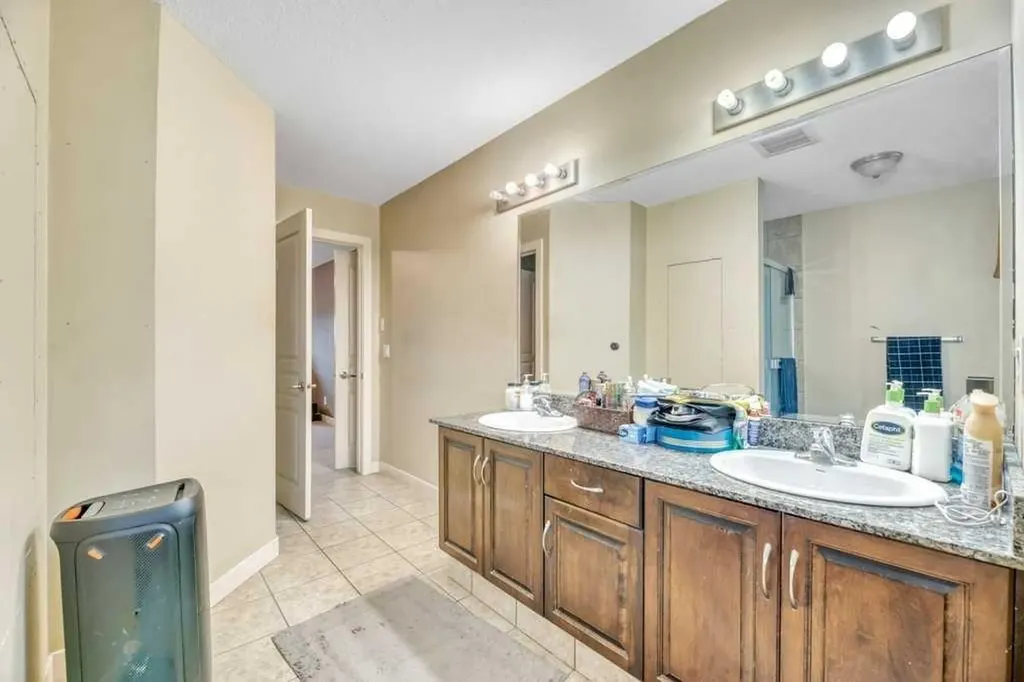 113 Cove Hill Chestermere AB T3A 6B5
