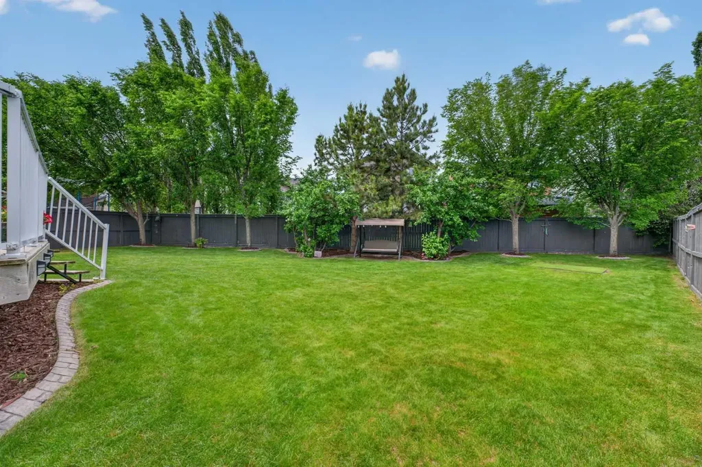 21 Morningside Bay SW Airdrie AB T4B0K6