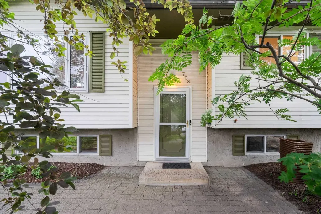 2708 48 Street NE Calgary AB T1Y 1H1