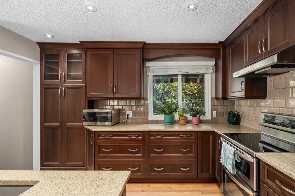 2708 48 Street NE Calgary AB T1Y 1H1