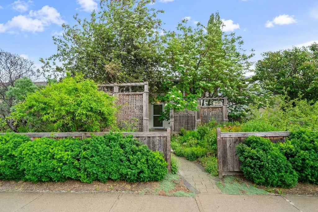 2708 48 Street NE Calgary AB T1Y 1H1