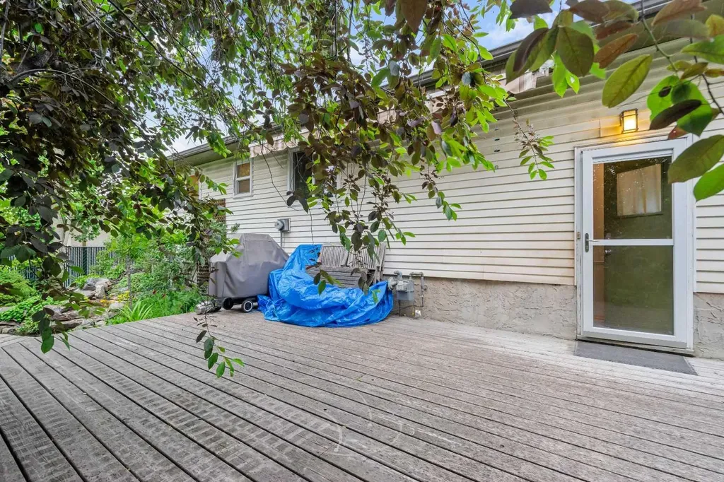 2708 48 Street NE Calgary AB T1Y 1H1