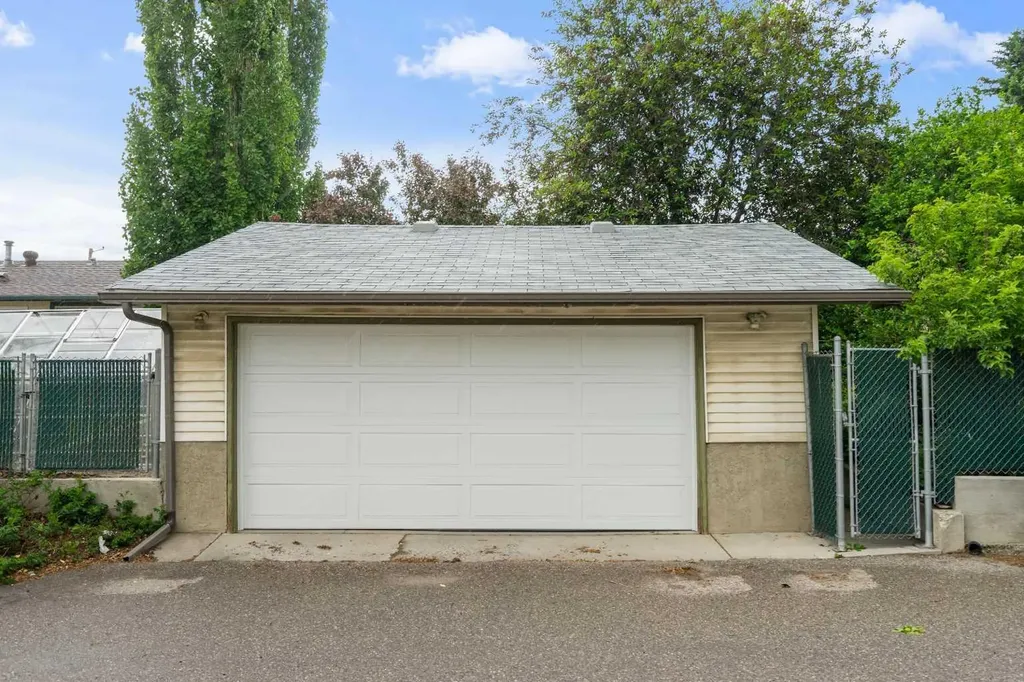 2708 48 Street NE Calgary AB T1Y 1H1