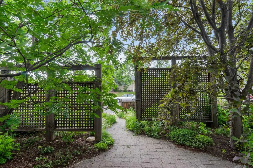 2708 48 Street NE Calgary AB T1Y 1H1