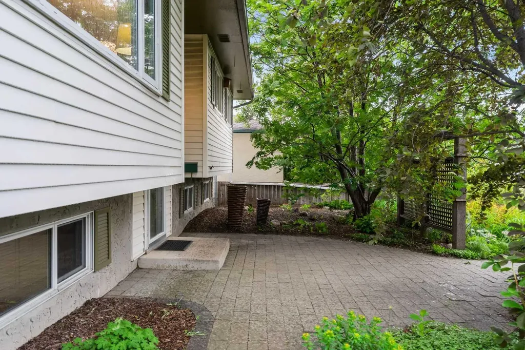 2708 48 Street NE Calgary AB T1Y 1H1
