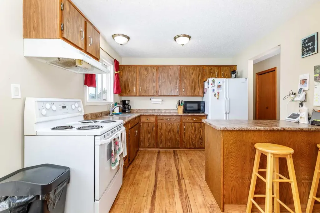 63 Mclevin Crescent Red Deer AB T4R 1S8