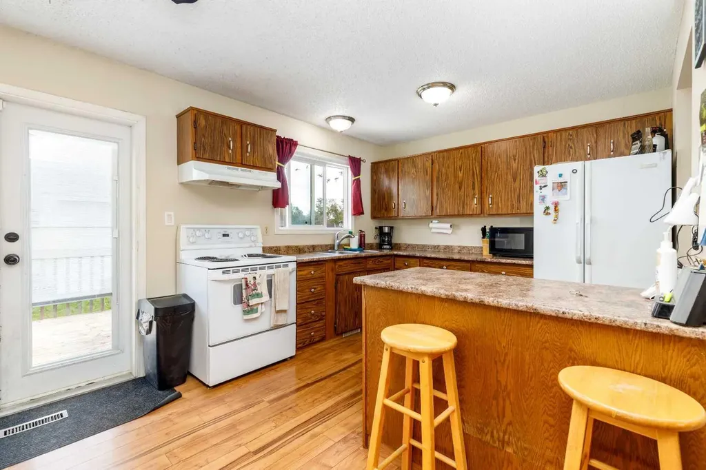 63 Mclevin Crescent Red Deer AB T4R 1S8
