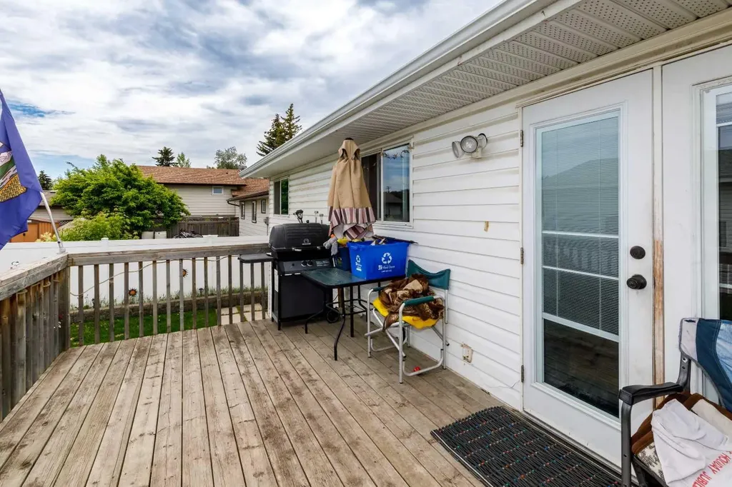63 Mclevin Crescent Red Deer AB T4R 1S8