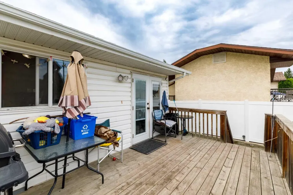 63 Mclevin Crescent Red Deer AB T4R 1S8