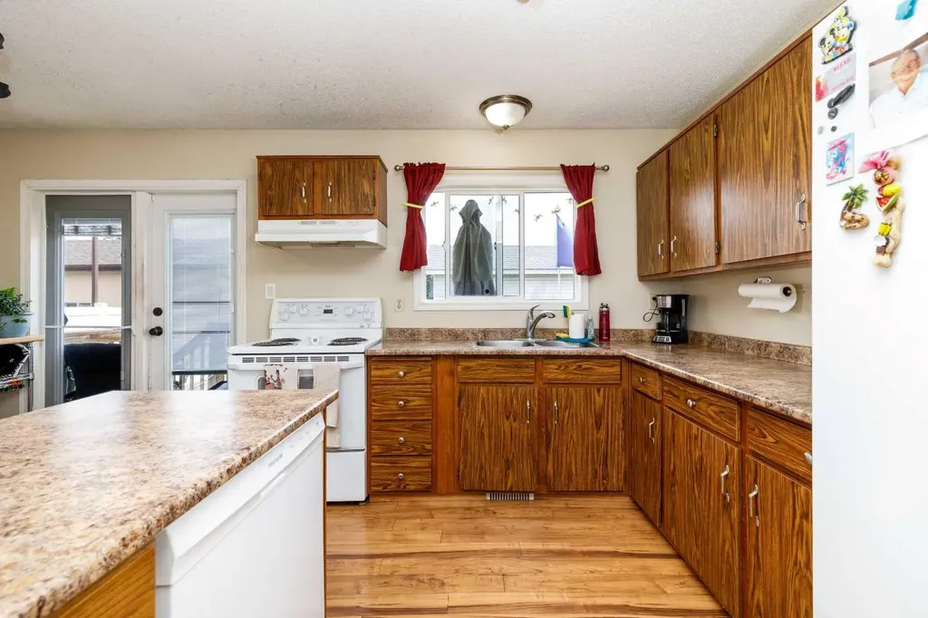 63 Mclevin Crescent Red Deer AB T4R 1S8