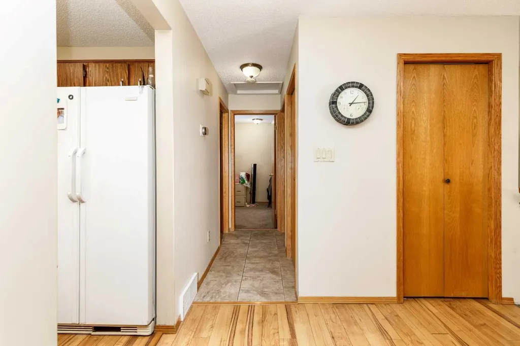 63 Mclevin Crescent Red Deer AB T4R 1S8