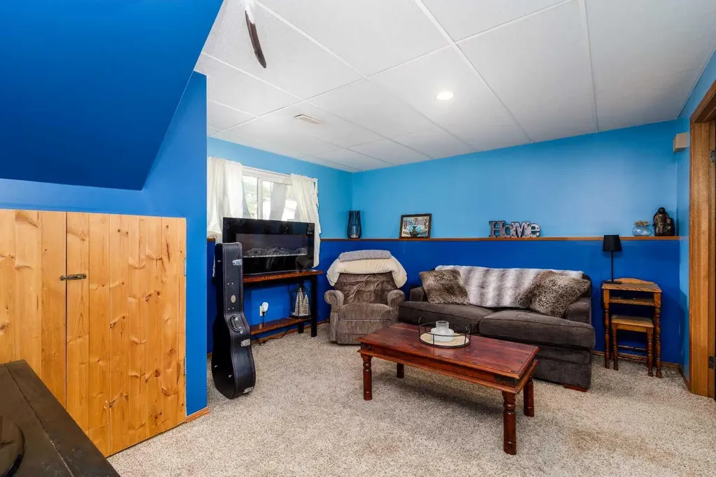 63 Mclevin Crescent Red Deer AB T4R 1S8