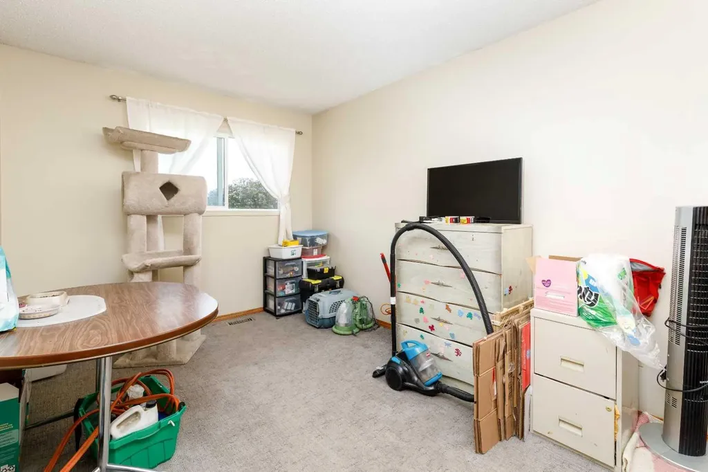 63 Mclevin Crescent Red Deer AB T4R 1S8