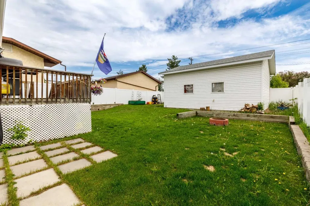 63 Mclevin Crescent Red Deer AB T4R 1S8