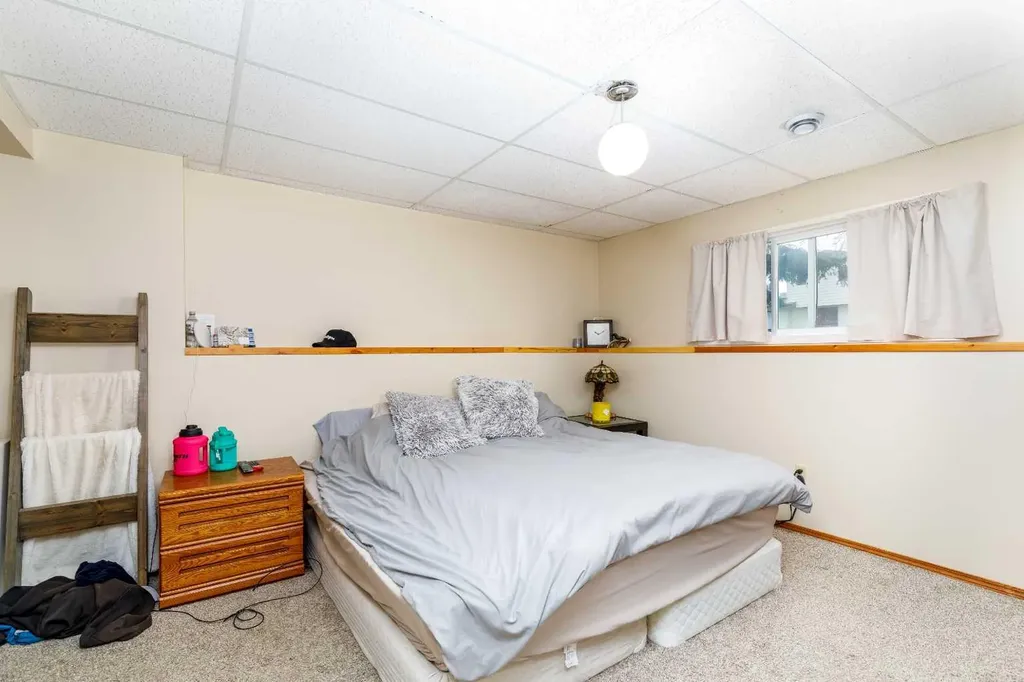 63 Mclevin Crescent Red Deer AB T4R 1S8