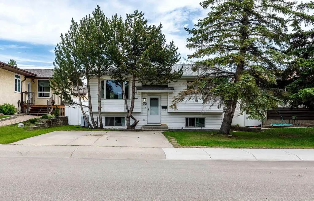 63 Mclevin Crescent Red Deer AB T4R 1S8