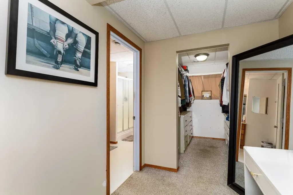 63 Mclevin Crescent Red Deer AB T4R 1S8