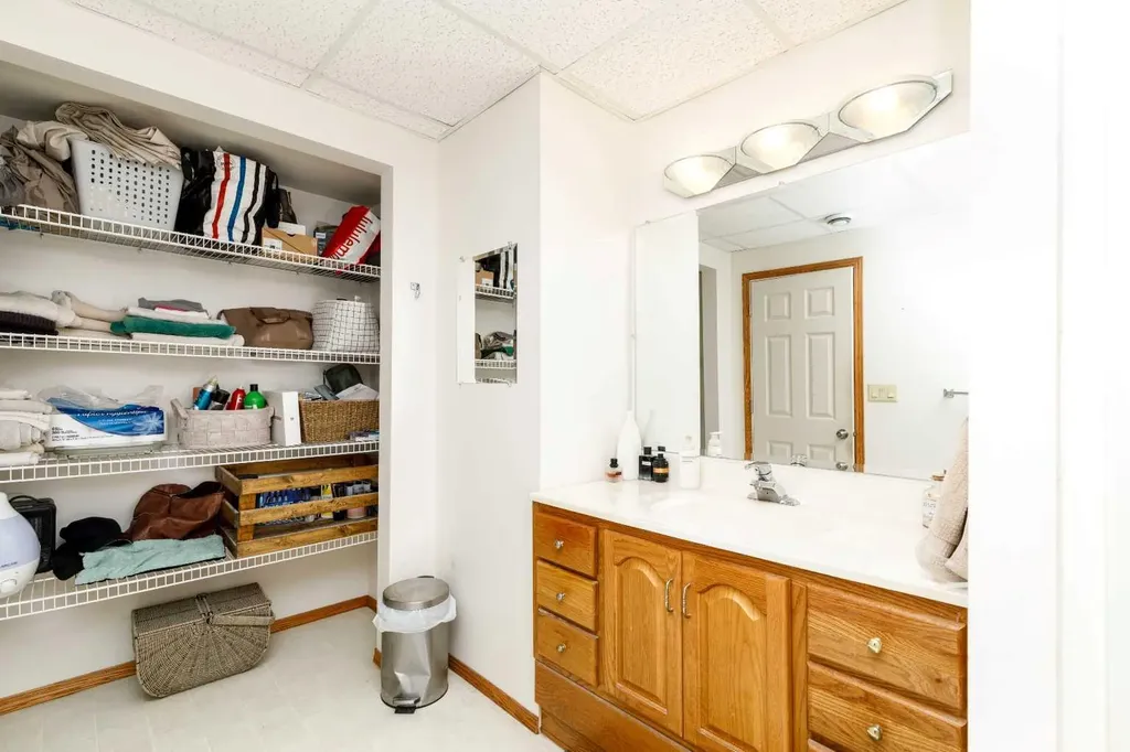 63 Mclevin Crescent Red Deer AB T4R 1S8