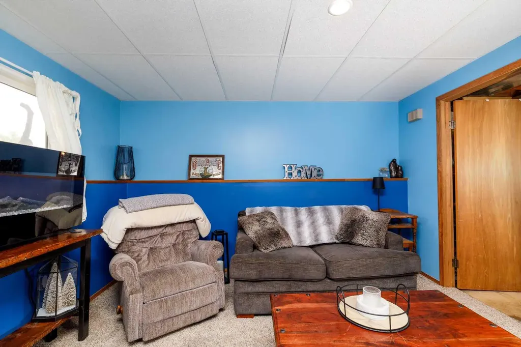 63 Mclevin Crescent Red Deer AB T4R 1S8