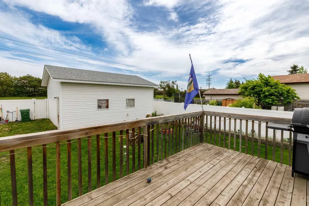 63 Mclevin Crescent Red Deer AB T4R 1S8