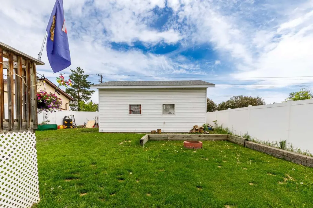 63 Mclevin Crescent Red Deer AB T4R 1S8