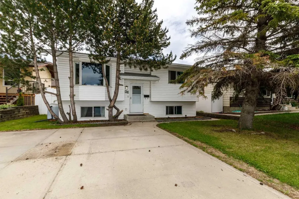 63 Mclevin Crescent Red Deer AB T4R 1S8