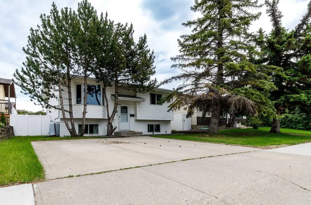 63 Mclevin Crescent Red Deer AB T4R 1S8