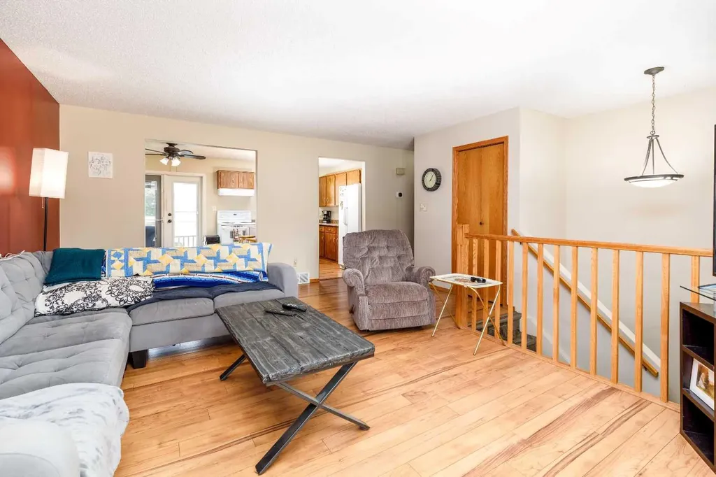 63 Mclevin Crescent Red Deer AB T4R 1S8