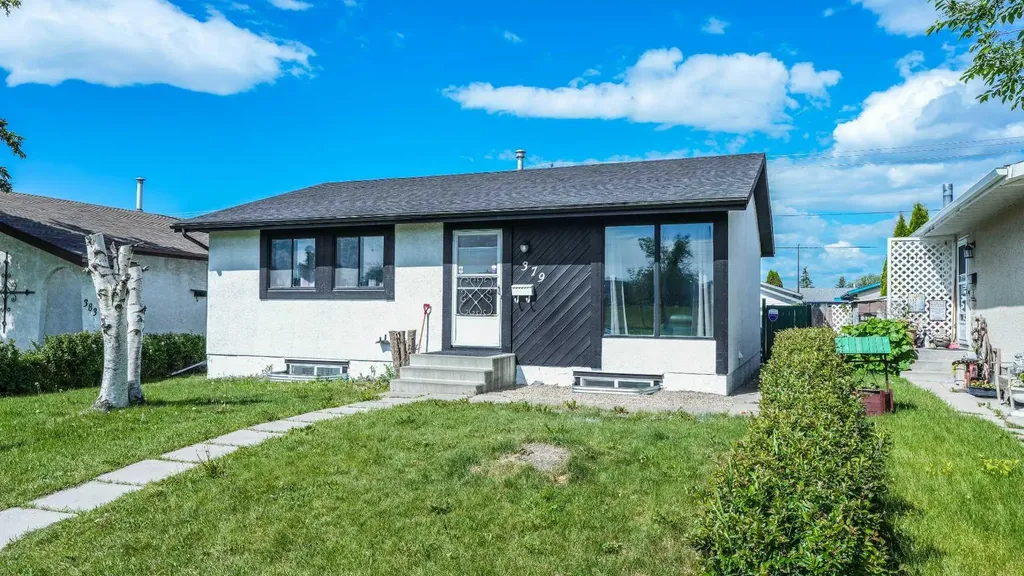 379 Maitland Crescent NE Calgary AB T2A5T6