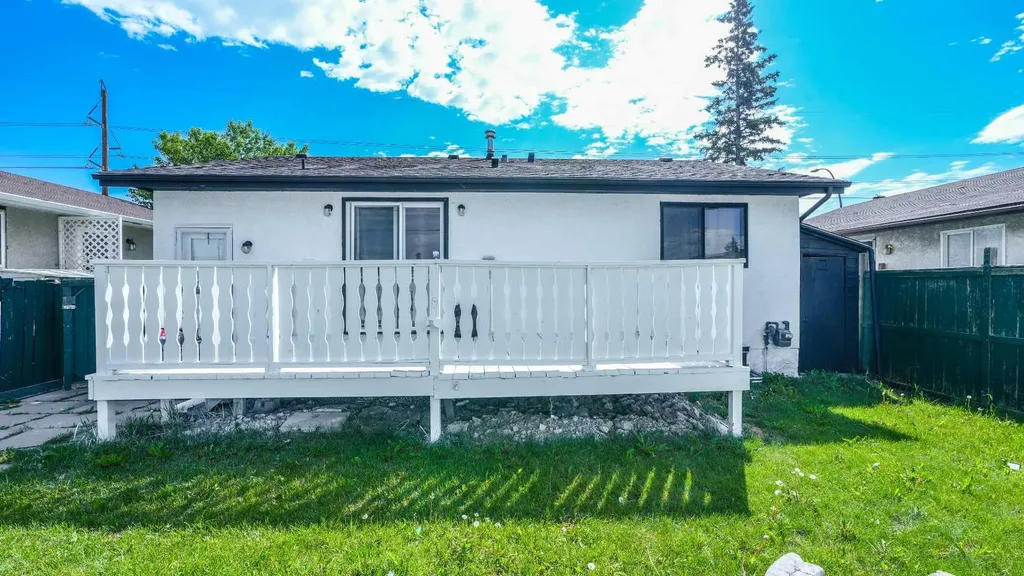 379 Maitland Crescent NE Calgary AB T2A5T6