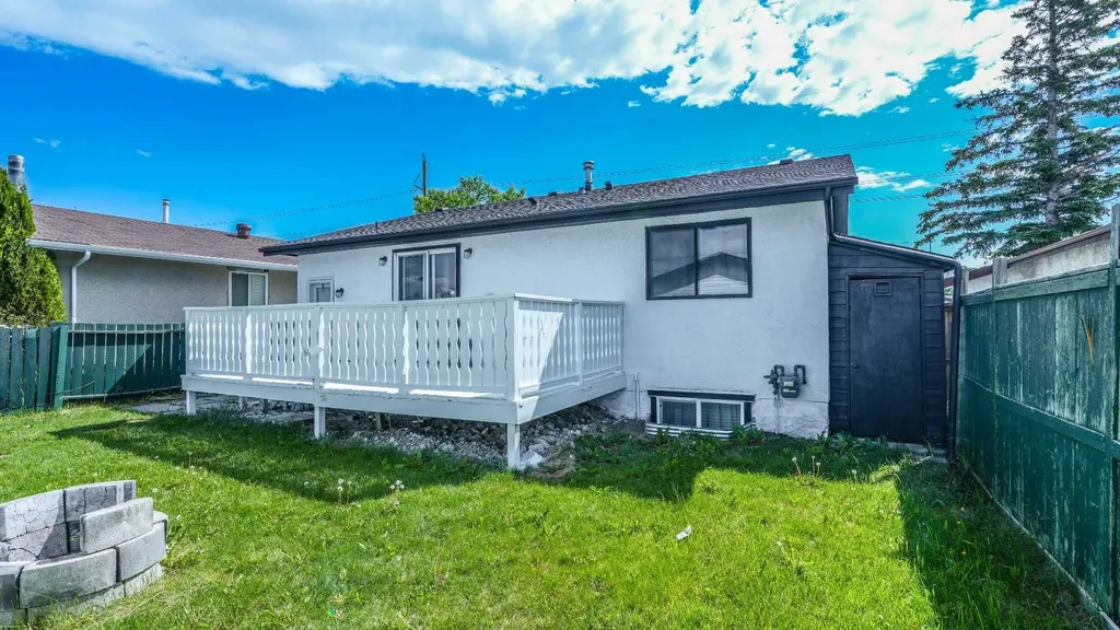 379 Maitland Crescent NE Calgary AB T2A5T6