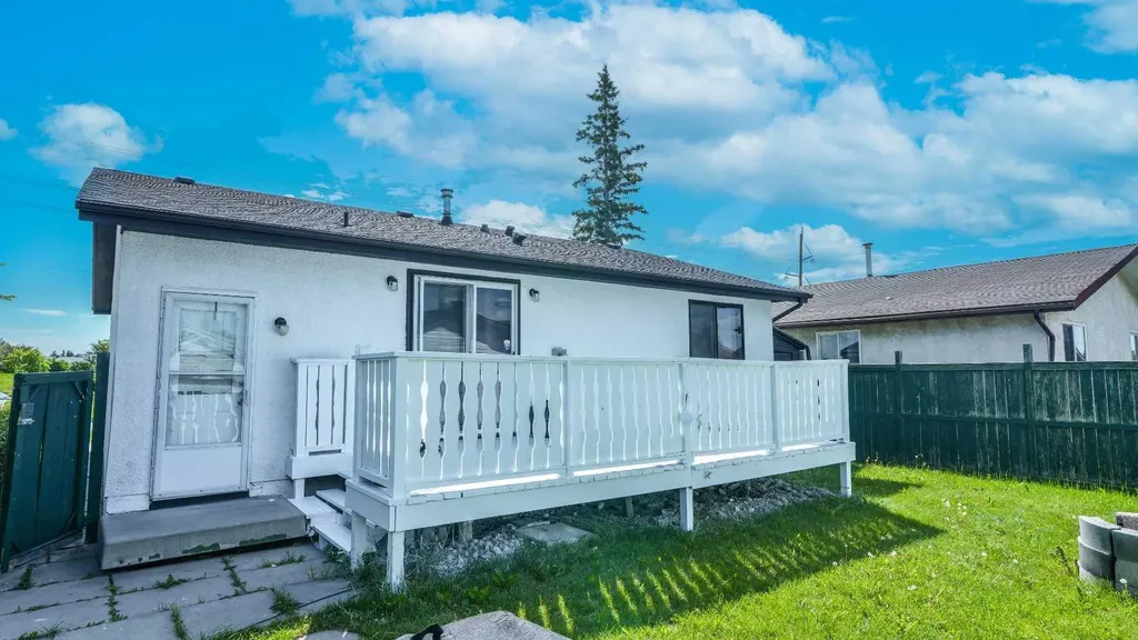 379 Maitland Crescent NE Calgary AB T2A5T6