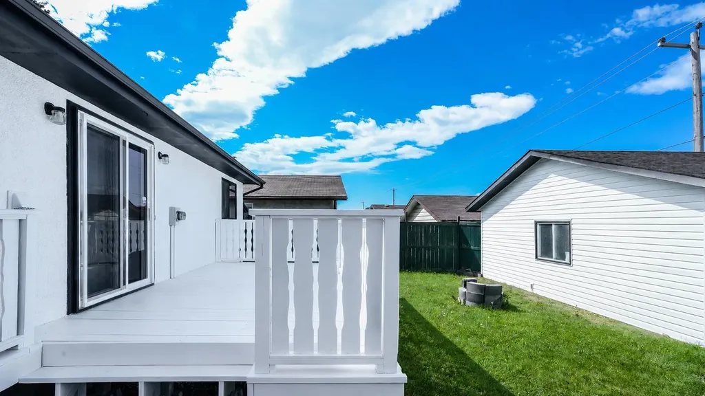 379 Maitland Crescent NE Calgary AB T2A5T6
