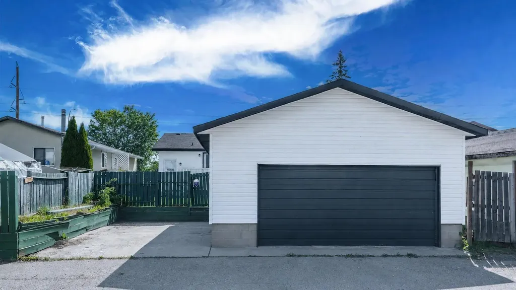379 Maitland Crescent NE Calgary AB T2A5T6