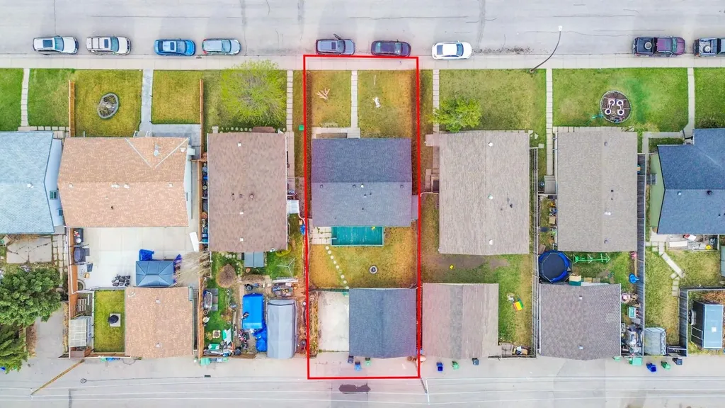 379 Maitland Crescent NE Calgary AB T2A5T6