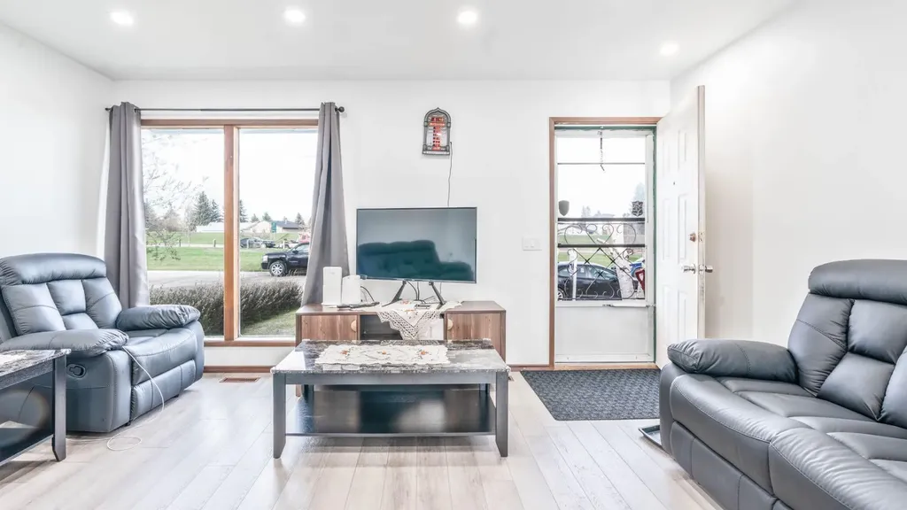 379 Maitland Crescent NE Calgary AB T2A5T6