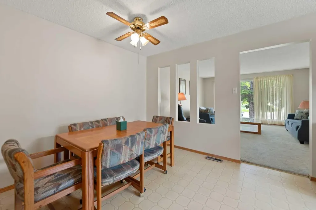 4519 26 Avenue SE Calgary AB T2B 2K4