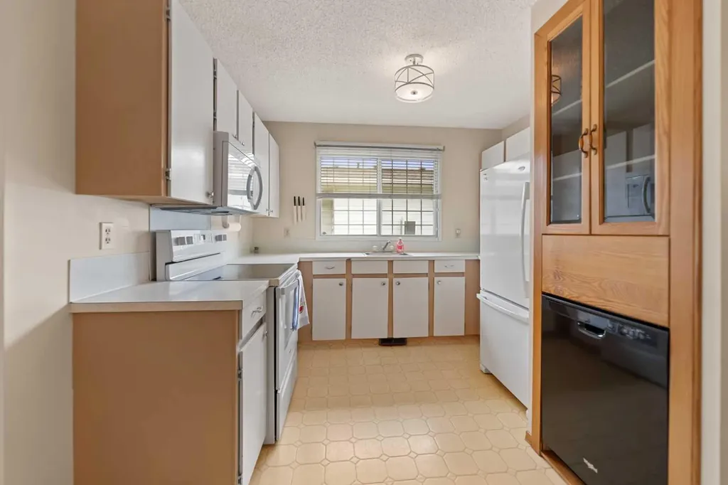 4519 26 Avenue SE Calgary AB T2B 2K4