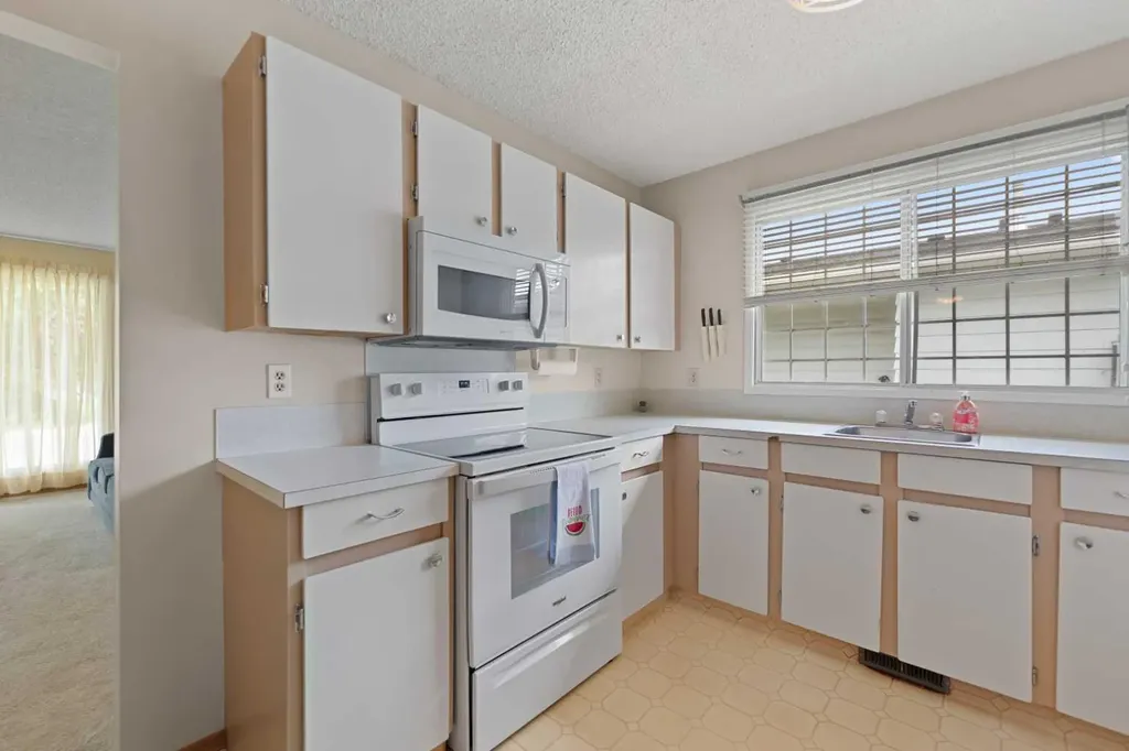 4519 26 Avenue SE Calgary AB T2B 2K4