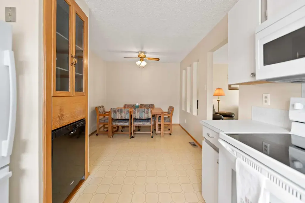 4519 26 Avenue SE Calgary AB T2B 2K4