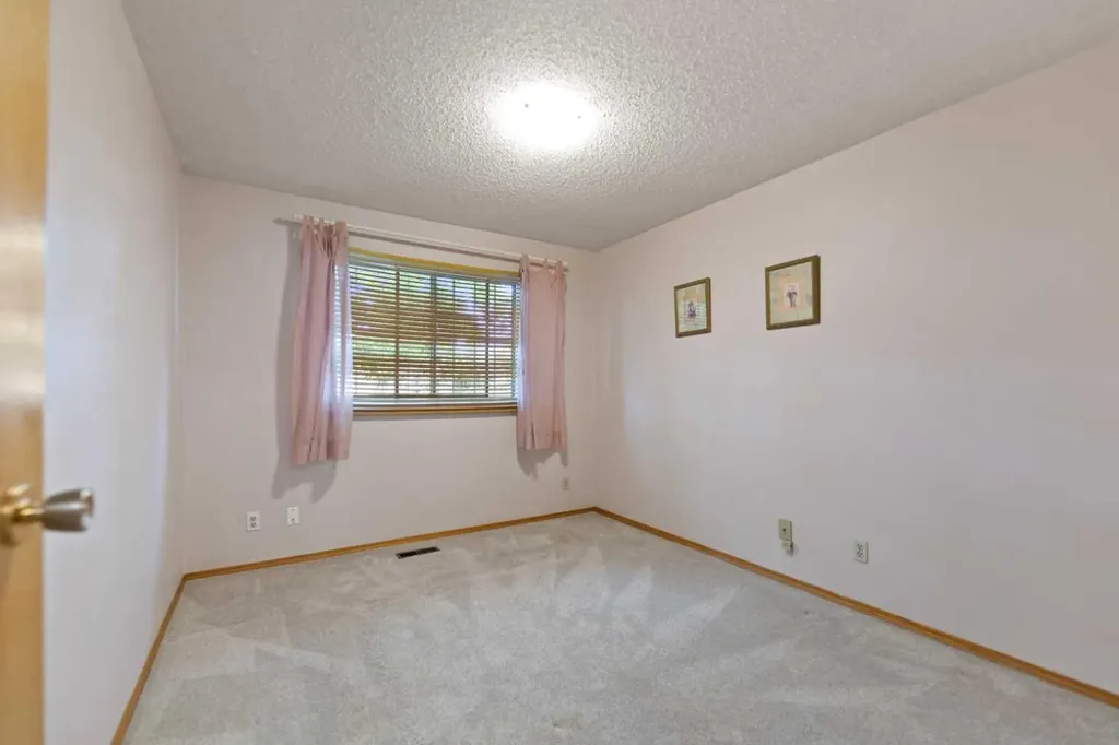 4519 26 Avenue SE Calgary AB T2B 2K4