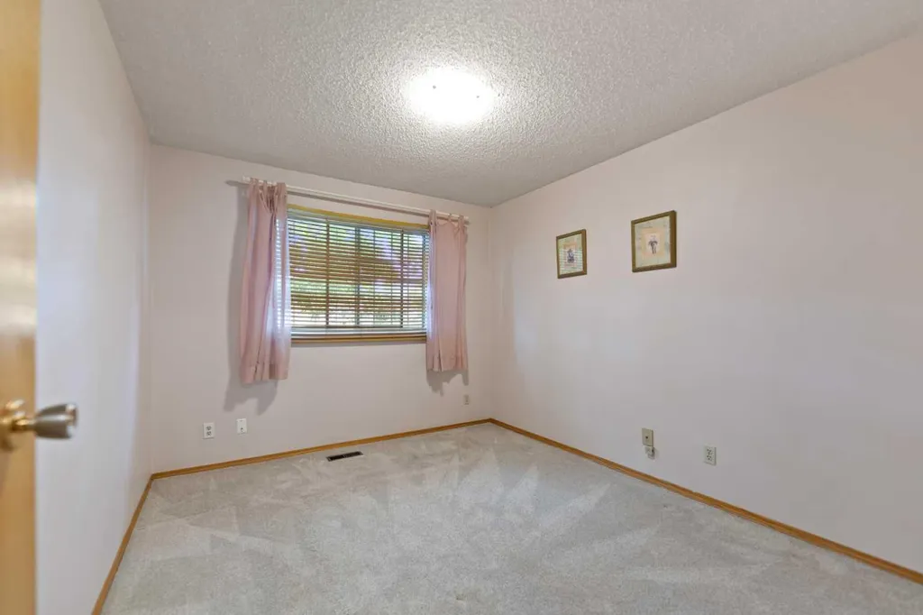 4519 26 Avenue SE Calgary AB T2B 2K4