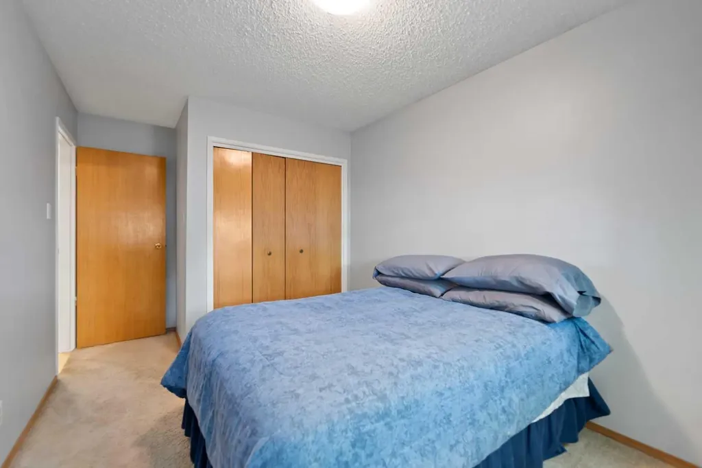 4519 26 Avenue SE Calgary AB T2B 2K4