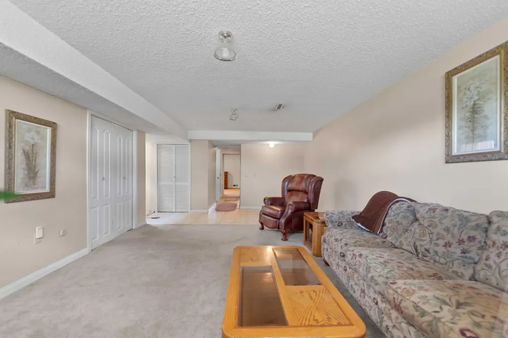 4519 26 Avenue SE Calgary AB T2B 2K4