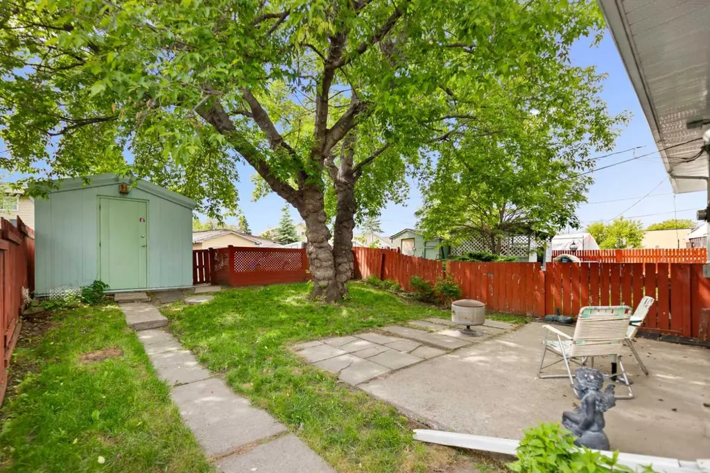 4519 26 Avenue SE Calgary AB T2B 2K4