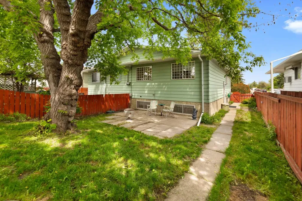 4519 26 Avenue SE Calgary AB T2B 2K4