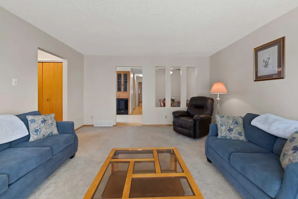 4519 26 Avenue SE Calgary AB T2B 2K4