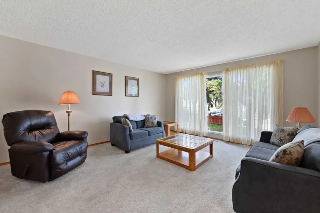 4519 26 Avenue SE Calgary AB T2B 2K4