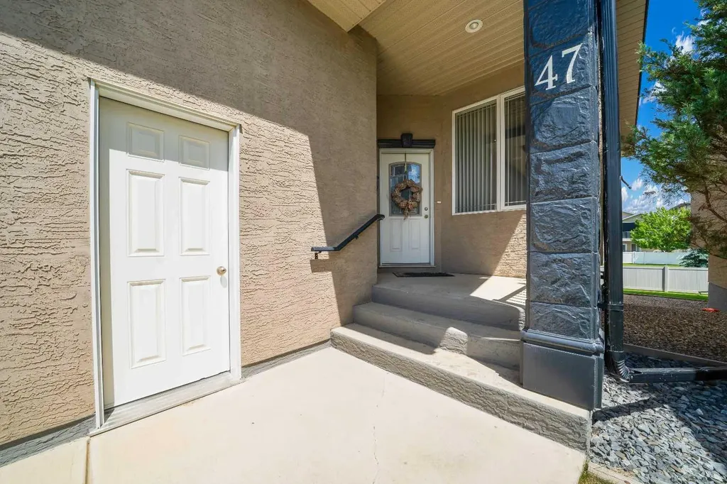 47 Sierra Lane SW Medicine Hat AB T1B 0A7